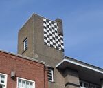 Een kijkje op de linkse toren, vanaf straatniveau.
<br/>
Richard Keijzer, 2016-03-10